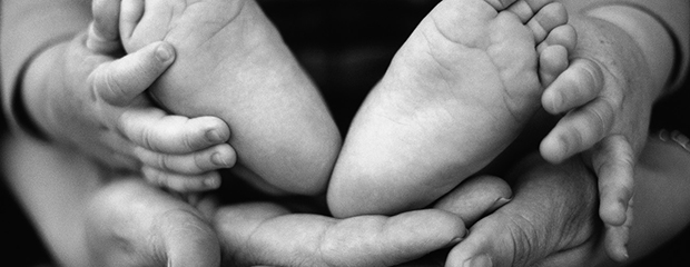baby-feet-parents-pro-life (620-240)